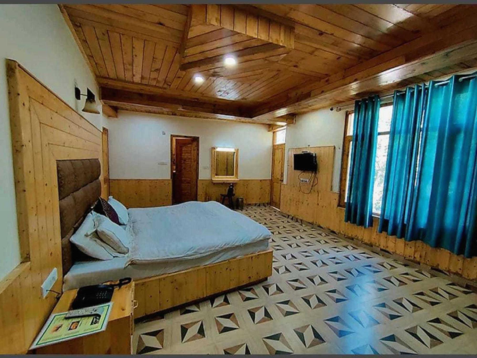 Hotel O Antriksh Cottage Manāli Kültér fotó