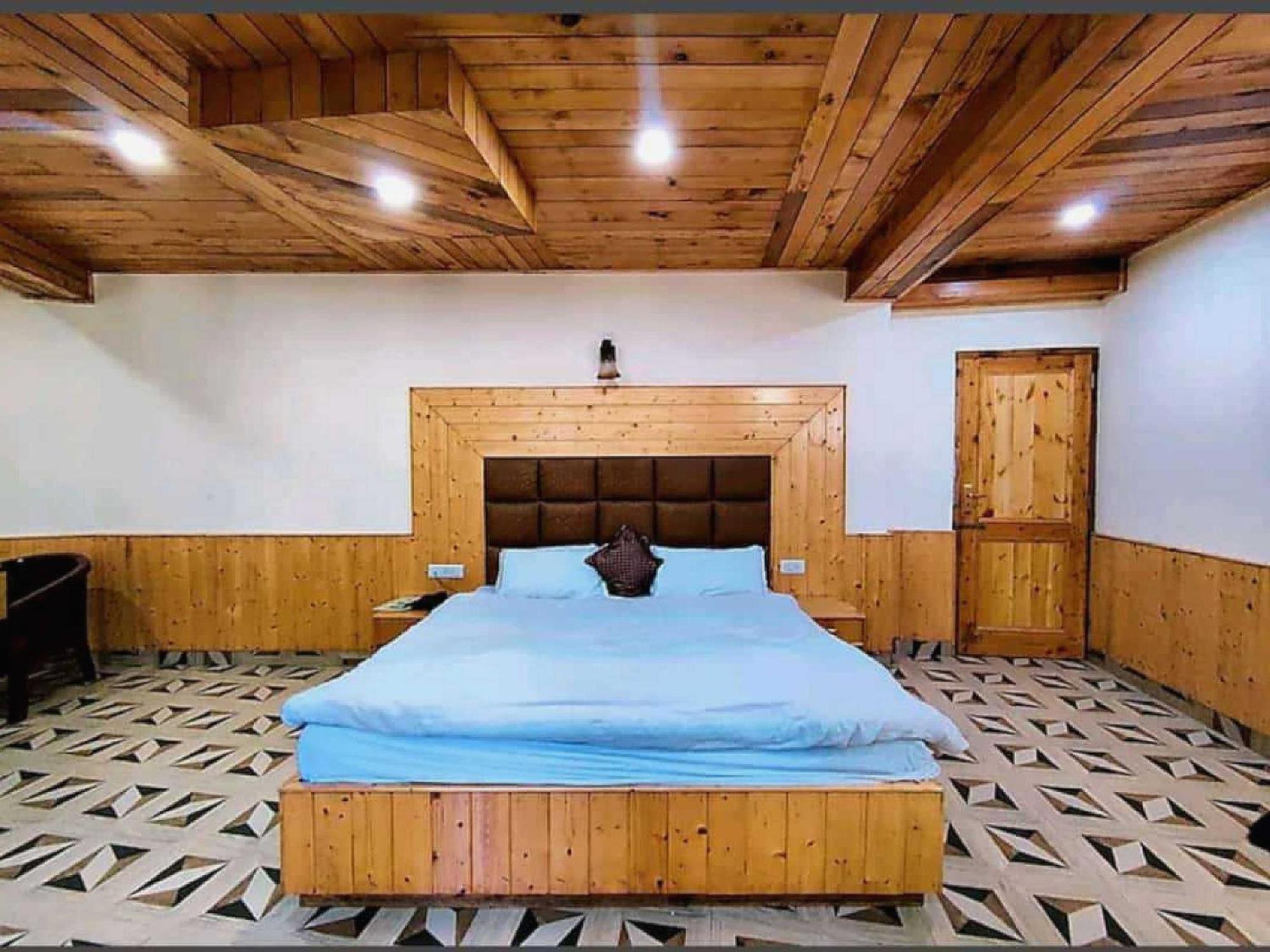Hotel O Antriksh Cottage Manāli Kültér fotó