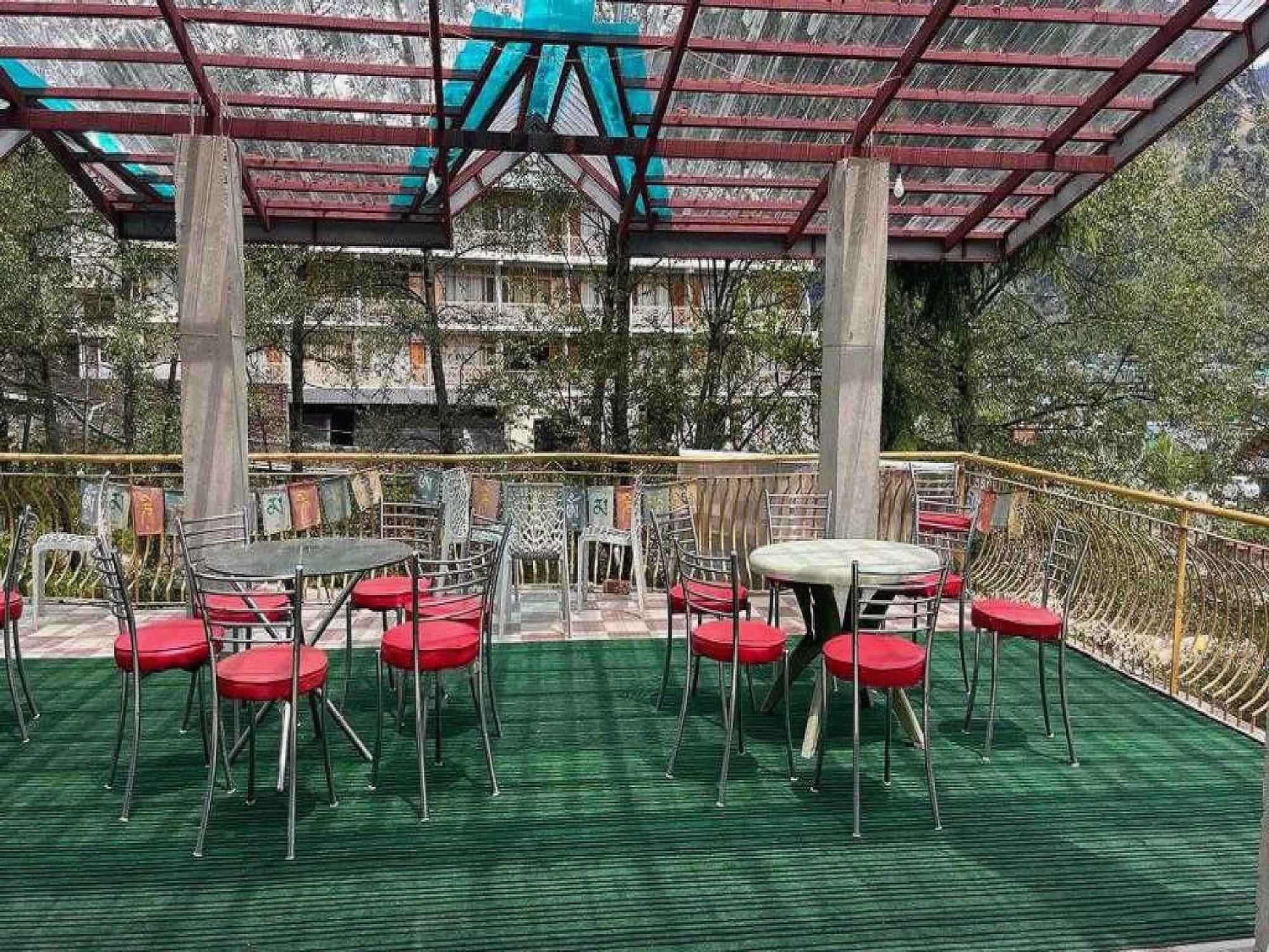 Hotel O Antriksh Cottage Manāli Kültér fotó