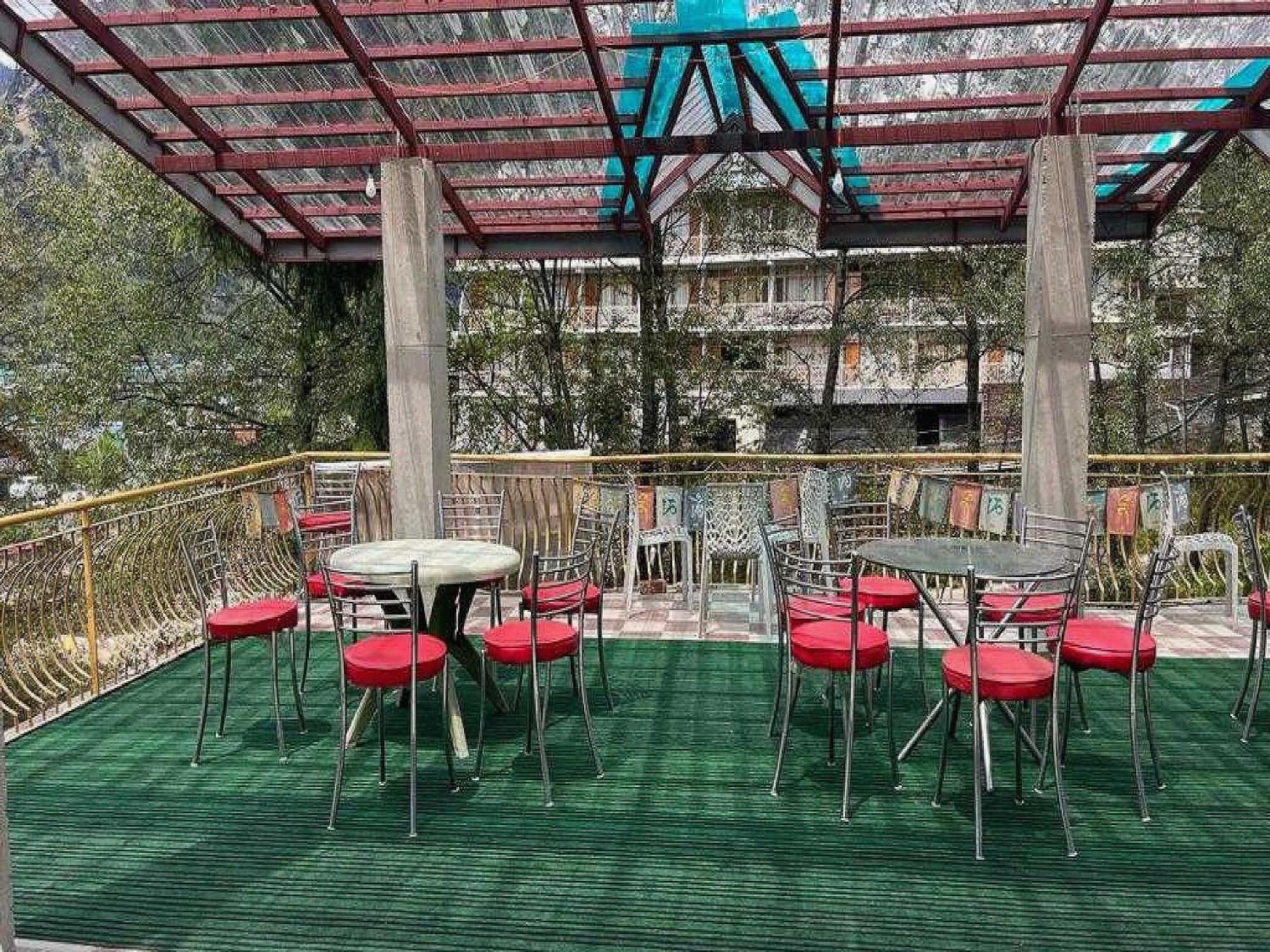 Hotel O Antriksh Cottage Manāli Kültér fotó