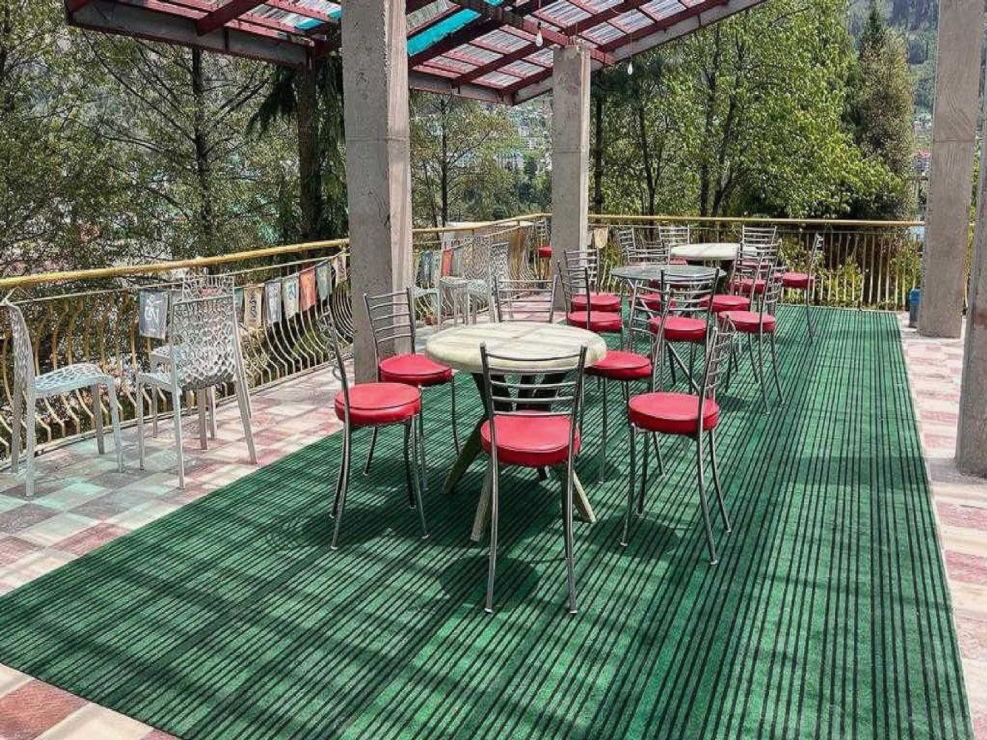 Hotel O Antriksh Cottage Manāli Kültér fotó