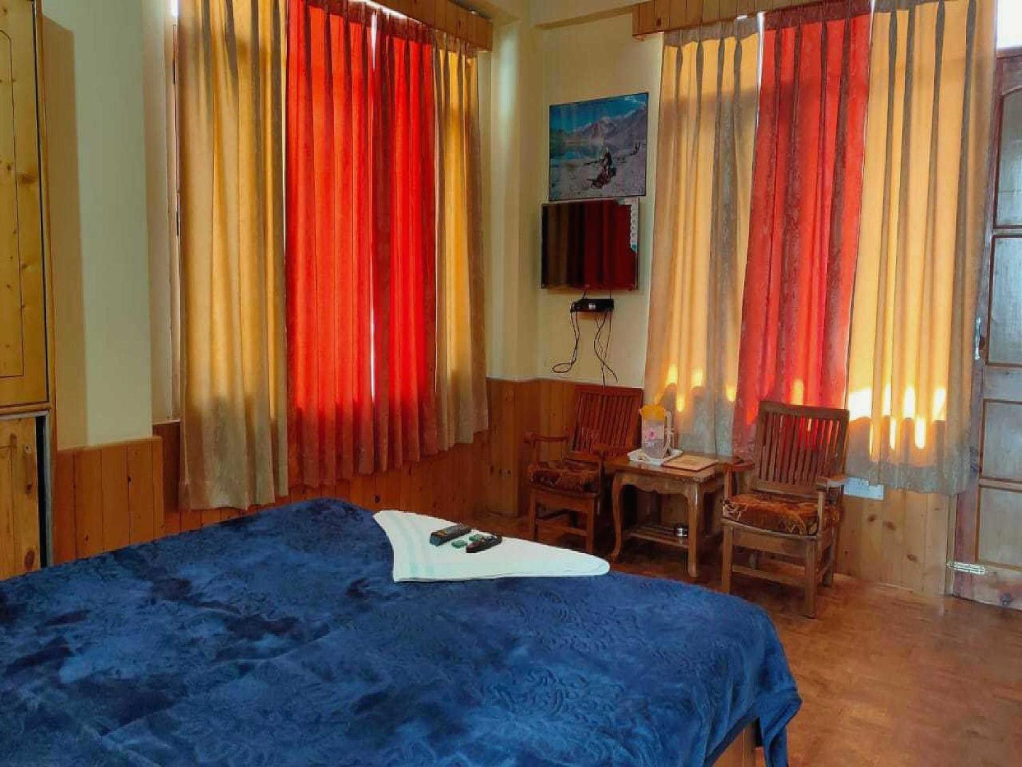 Hotel O Antriksh Cottage Manāli Kültér fotó